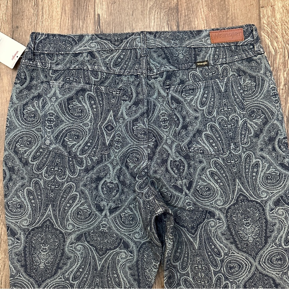 Wrangler Fierce Flare High Rise Jeans Women’s Size 16 Paisley disco - Picture 10 of 11
